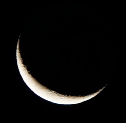 DSC08608-crescent-moon-on-4th-december-2024